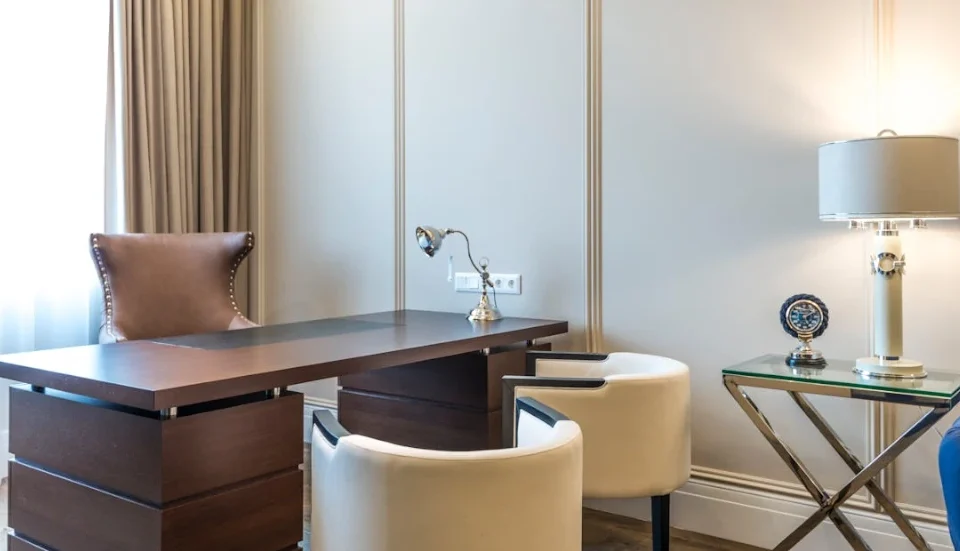 A minimalist style as an office furnishing philosophy